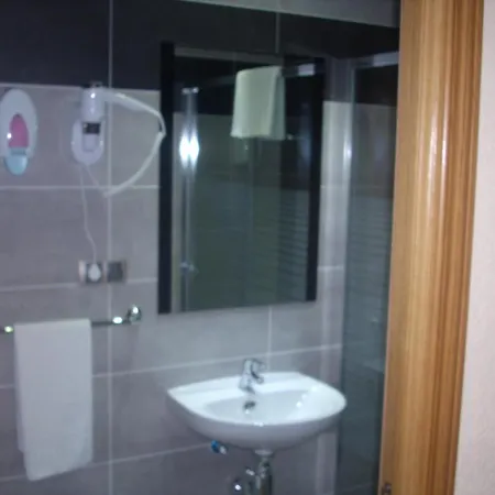 Hotell De Castilla Villares de la Reina