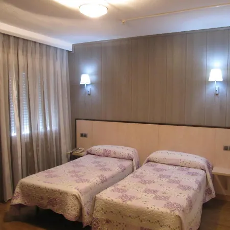 Corona De Castilla Отель